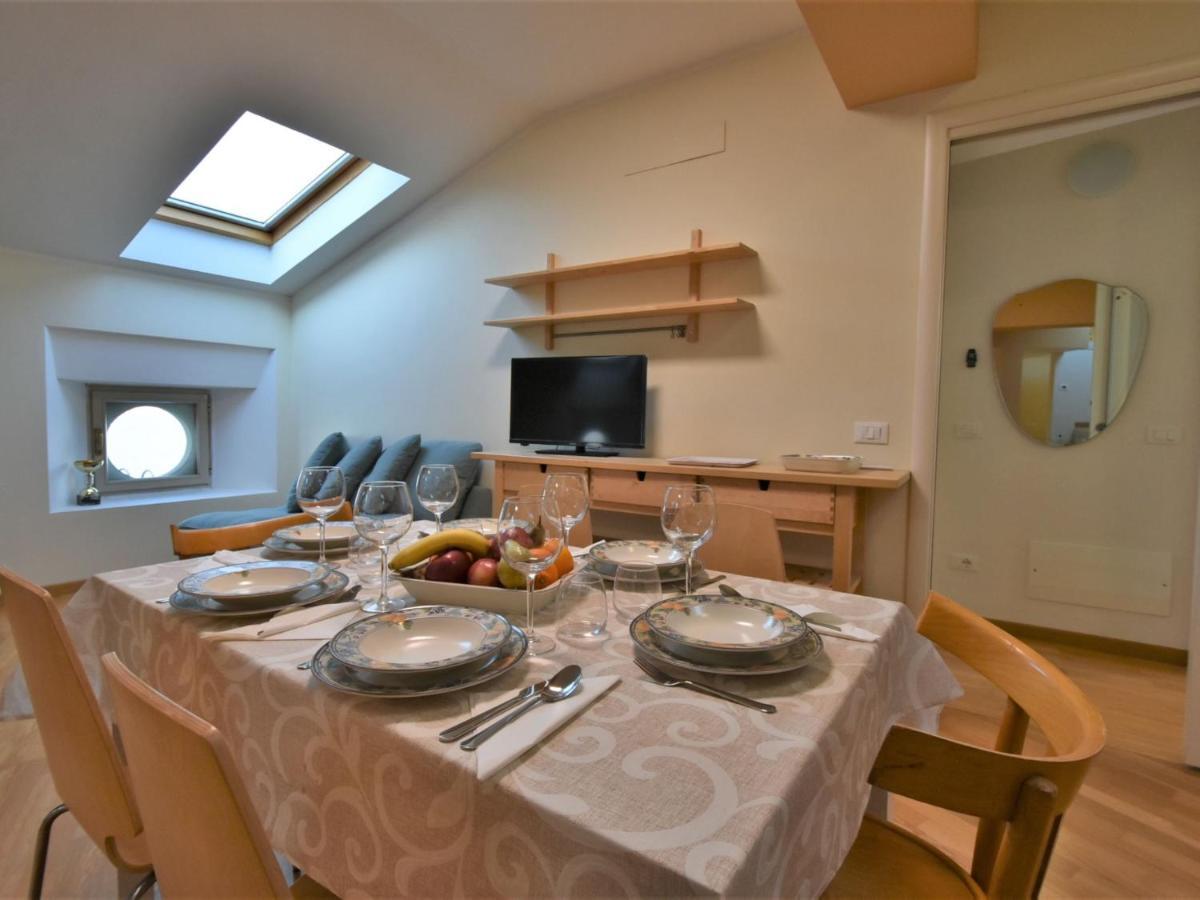 Apartment Duomo Mansarda By Interhome Изео Екстериор снимка